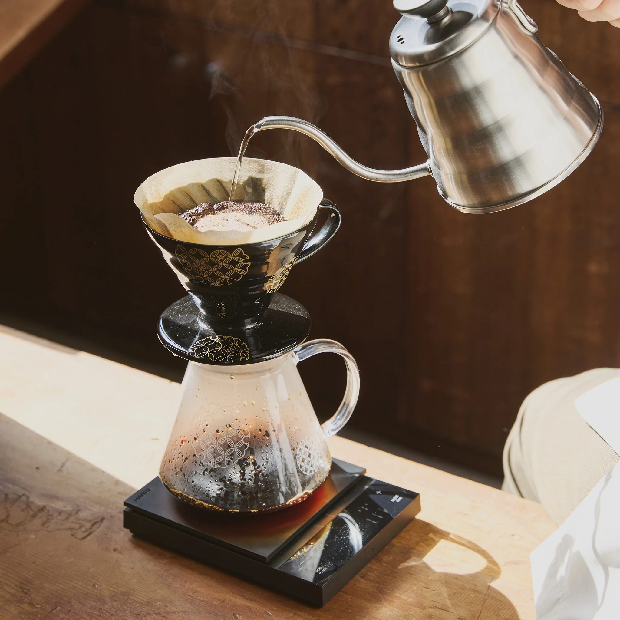 V60 Ceramic Dripper 02 "Shippou" Seven Treasures Pattern - Image 5