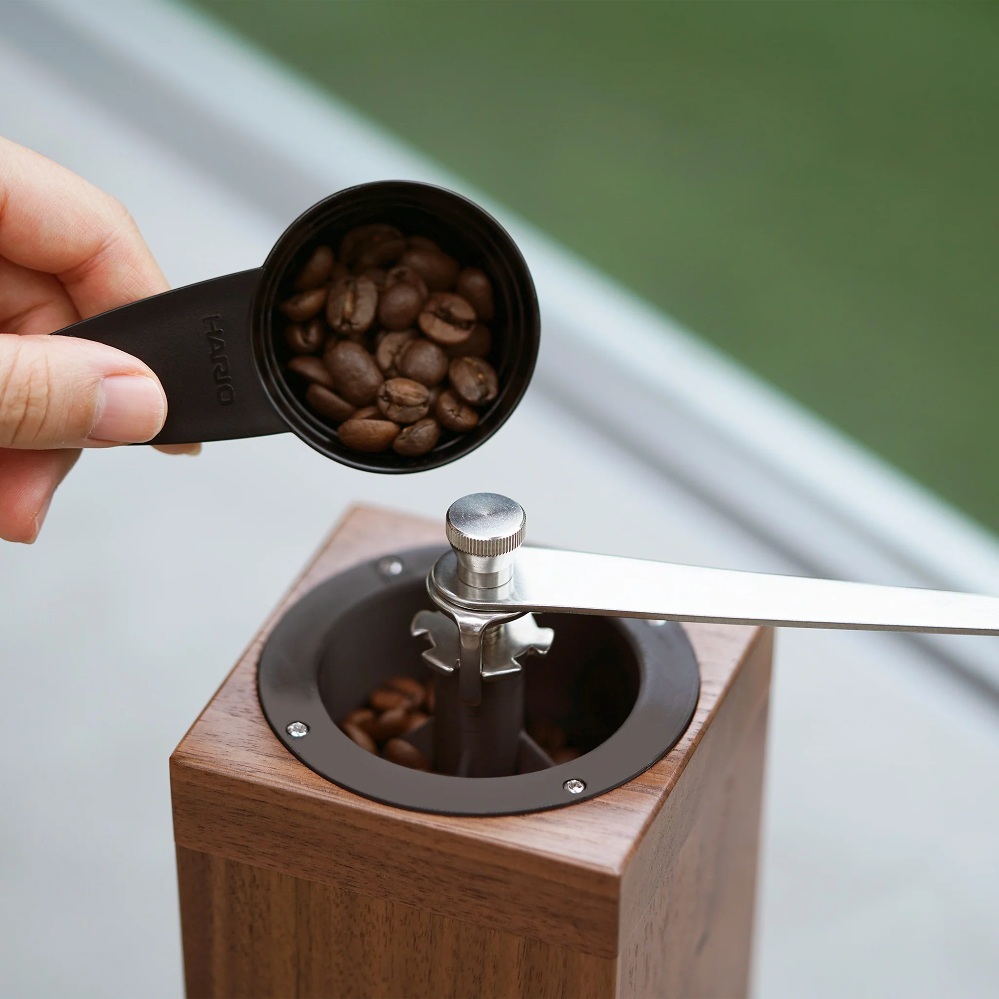 Coffee Mill Cube 1-2 Cups - Image 3