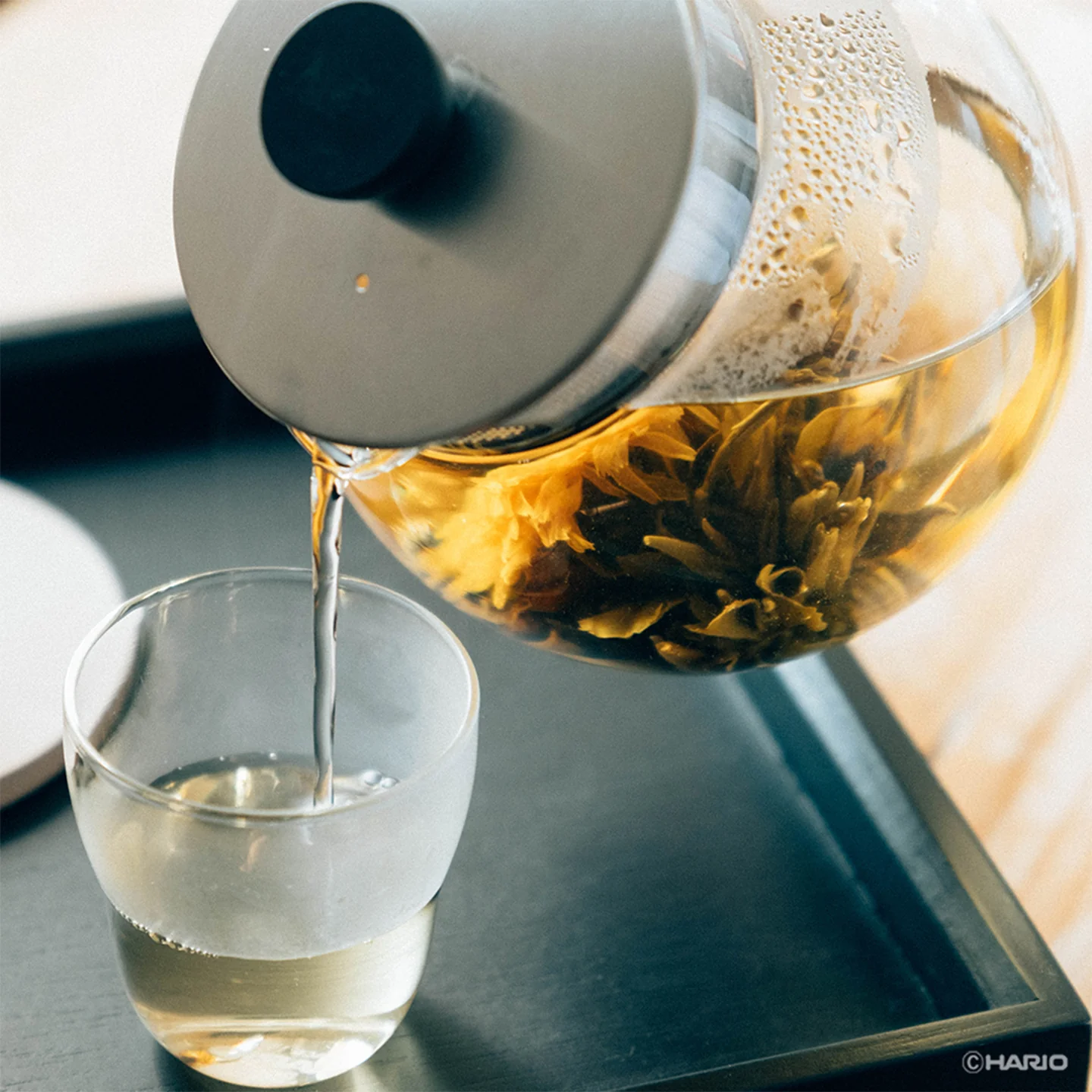 Glass Jumping Leaf Tea Pot 600ml - Image 4