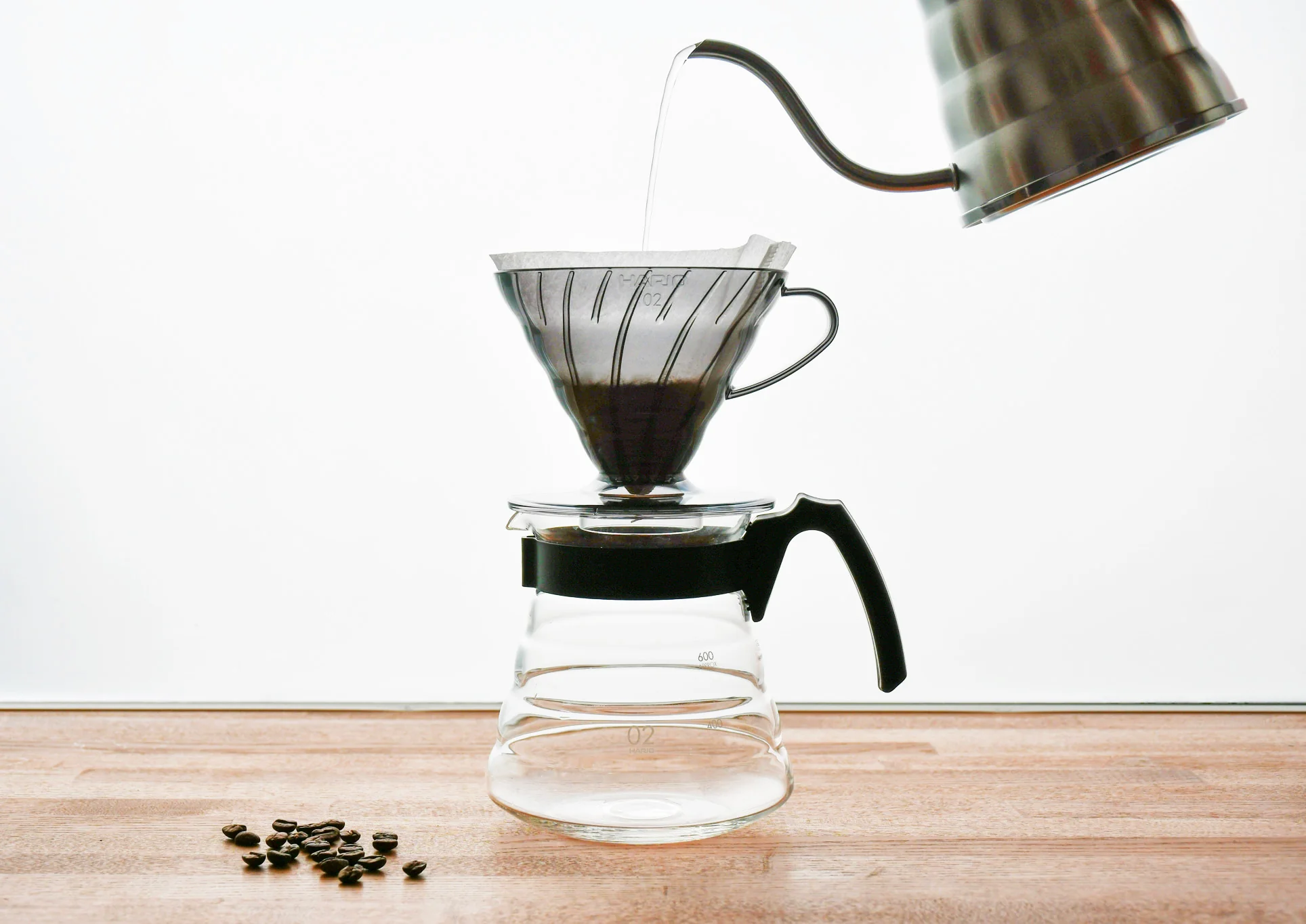 V60 Plastic Coffee Dripper 02 Transparent Black - Image 5